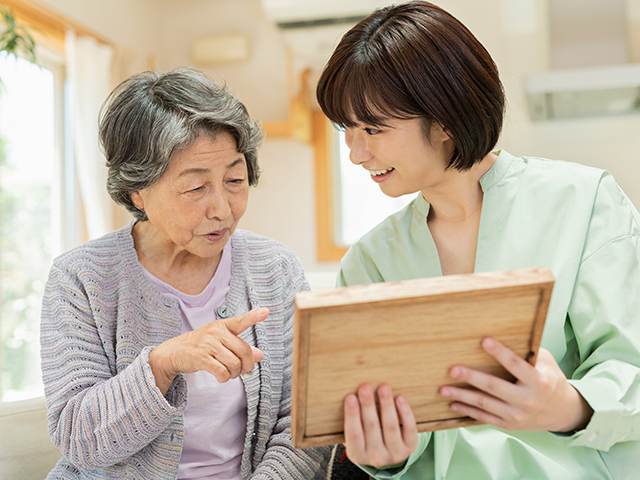 介護士と利用者