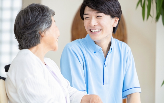 介護施設の事業所責任者兼管理者(候補)／マネジメント経験を活かせます!資格取得助成制度あり!＜介護＞